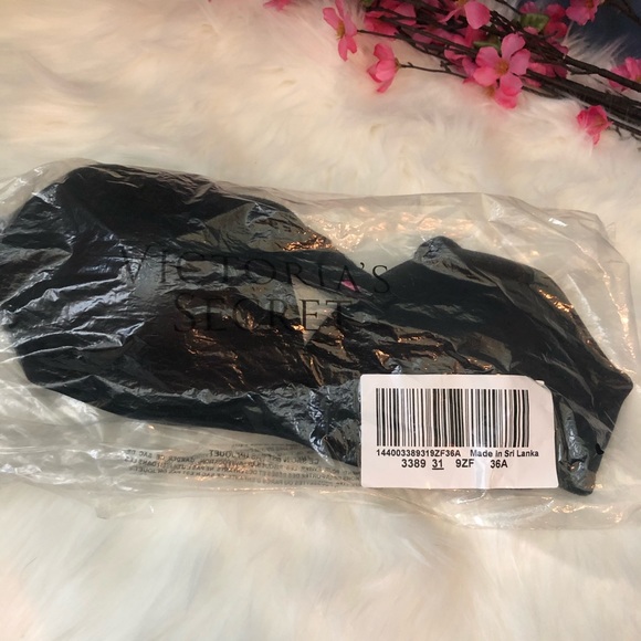 Black VS Pink Bra - Picture 1 of 2